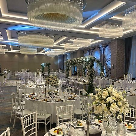 เรดิสัน บลู โฮเต็ล ทรับซอน Hotel ภายนอก รูปภาพ Wedding reception at the hotel