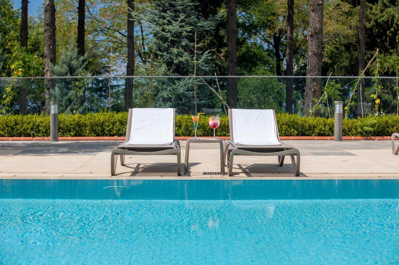 เรดิสัน บลู โฮเต็ล ทรับซอน Hotel ภายนอก รูปภาพ The swimming pool at the hotel