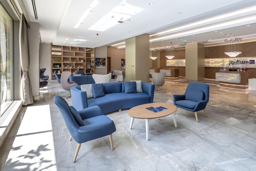 เรดิสัน บลู โฮเต็ล ทรับซอน Hotel ภายนอก รูปภาพ The lobby of the hotel