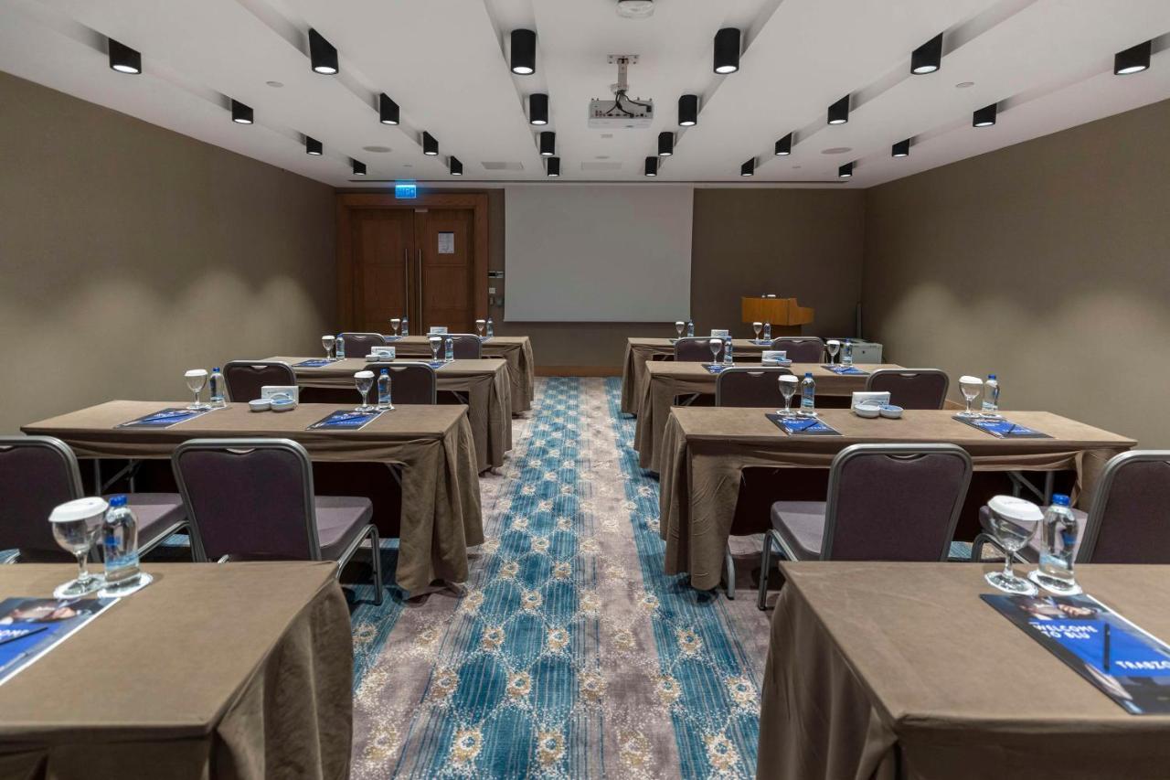 เรดิสัน บลู โฮเต็ล ทรับซอน Hotel ภายนอก รูปภาพ Meeting room