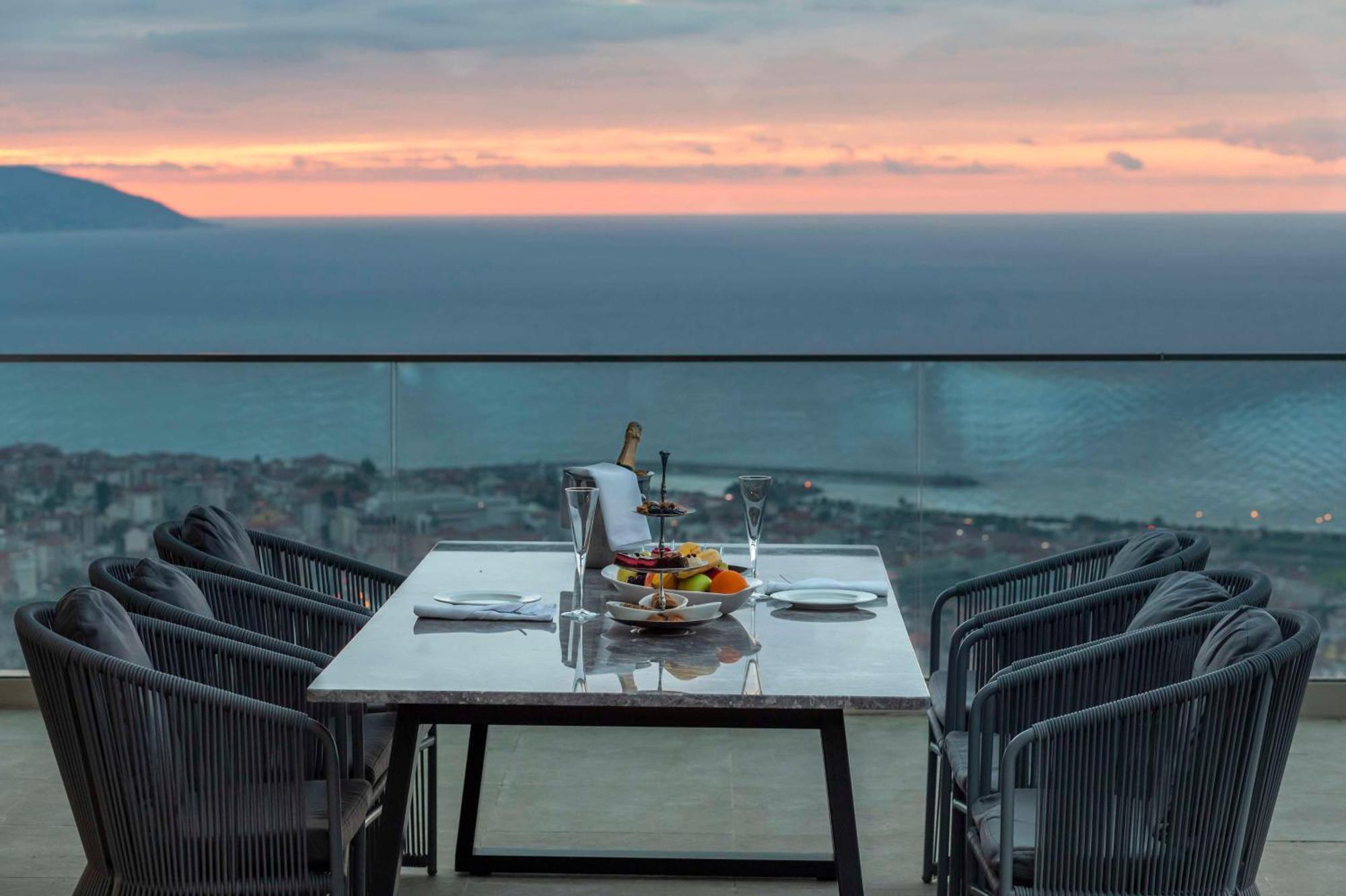 เรดิสัน บลู โฮเต็ล ทรับซอน Hotel ภายนอก รูปภาพ View from the hotel