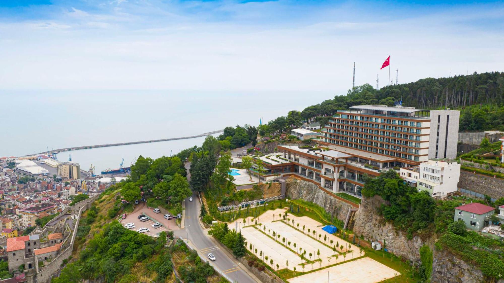 เรดิสัน บลู โฮเต็ล ทรับซอน Hotel ภายนอก รูปภาพ The hotel in 2016