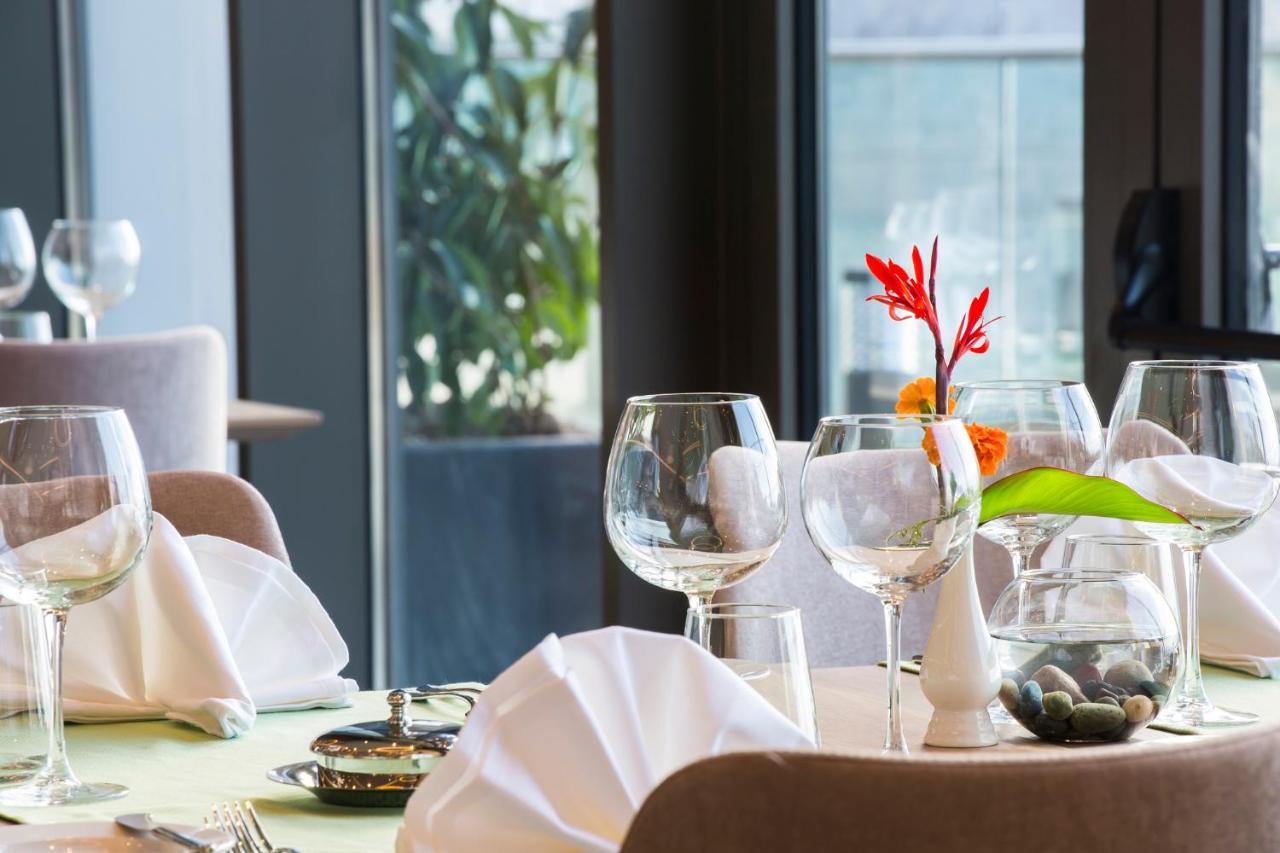 เรดิสัน บลู โฮเต็ล ทรับซอน Hotel ภายนอก รูปภาพ Restaurant