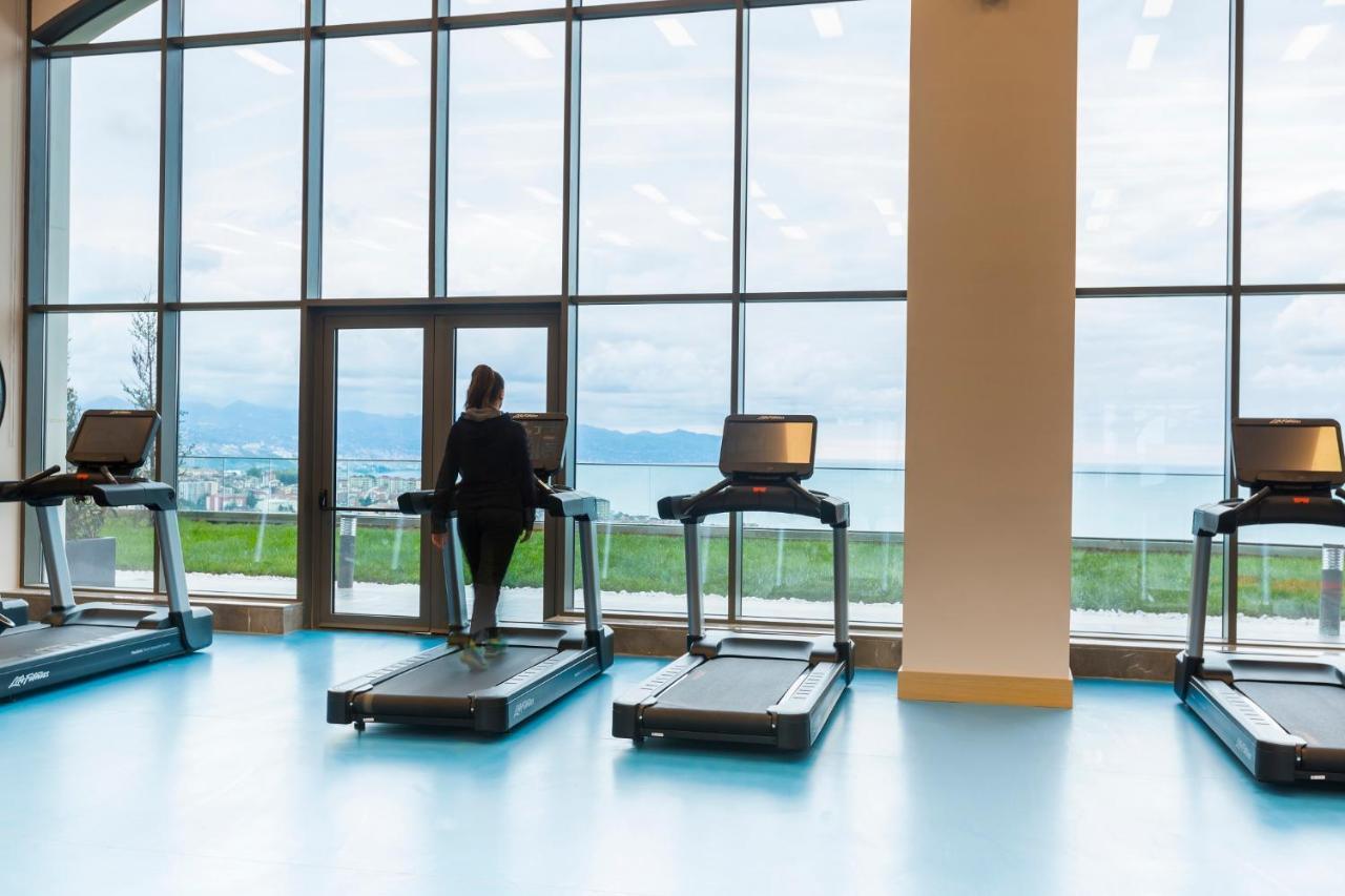 เรดิสัน บลู โฮเต็ล ทรับซอน Hotel ภายนอก รูปภาพ The gym at the hotel