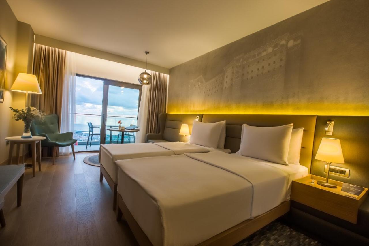 เรดิสัน บลู โฮเต็ล ทรับซอน Hotel ภายนอก รูปภาพ A room at the hotel