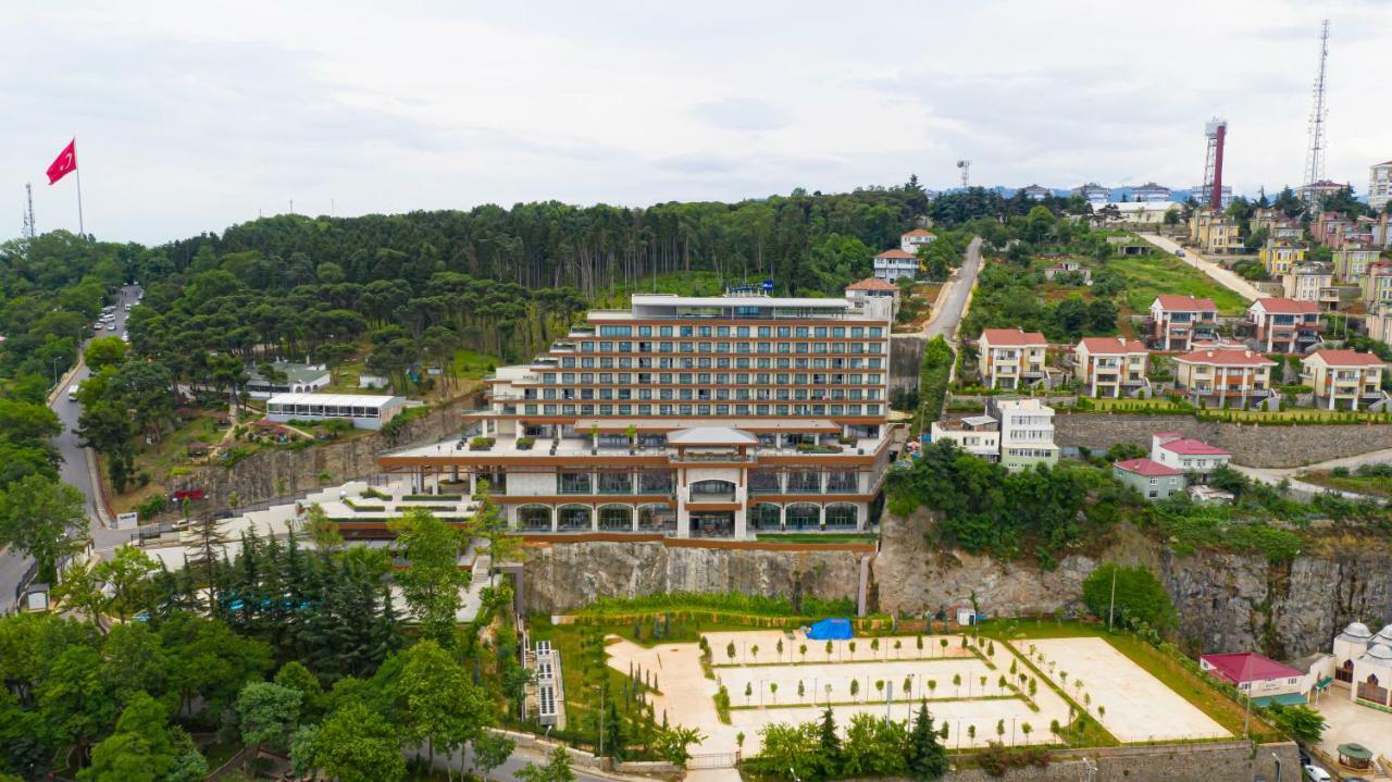 เรดิสัน บลู โฮเต็ล ทรับซอน Hotel ภายนอก รูปภาพ The hotel in 2019