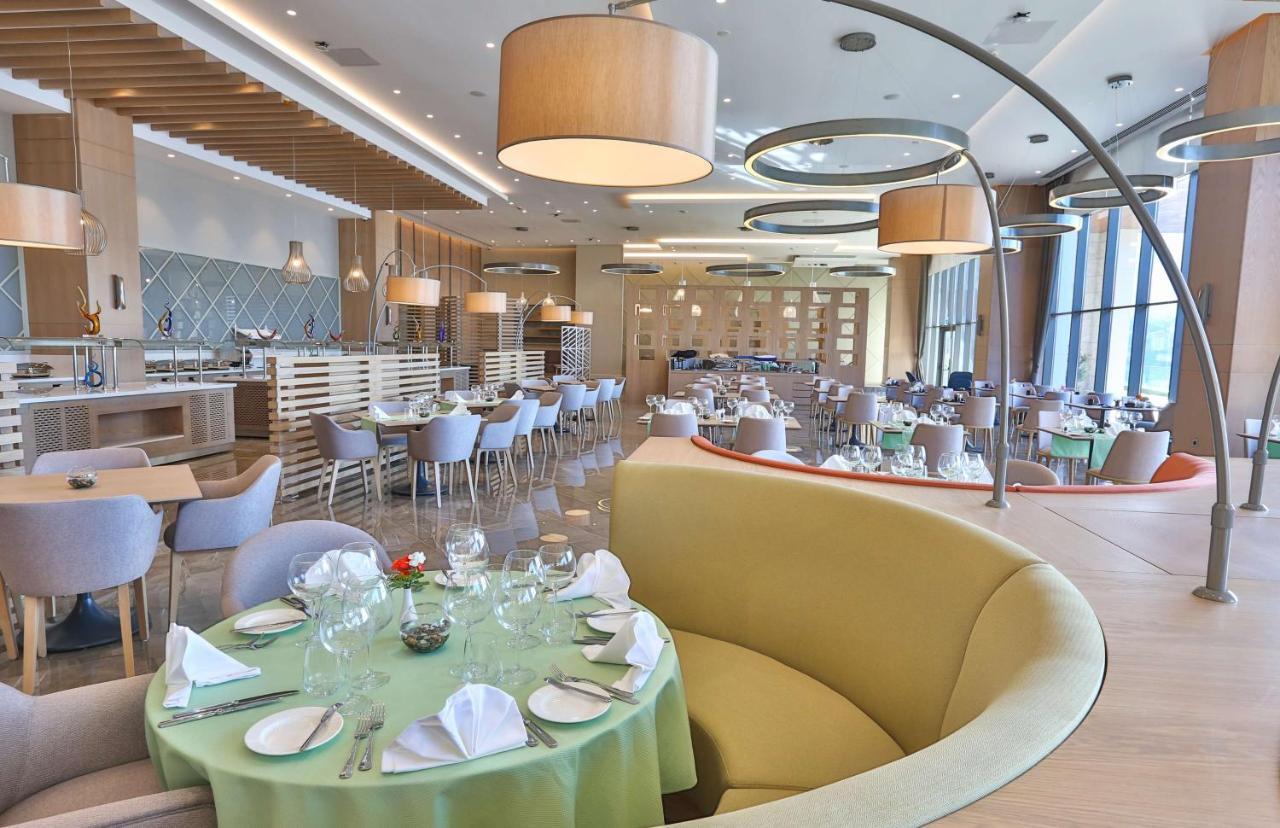 เรดิสัน บลู โฮเต็ล ทรับซอน Hotel ภายนอก รูปภาพ The restaurant